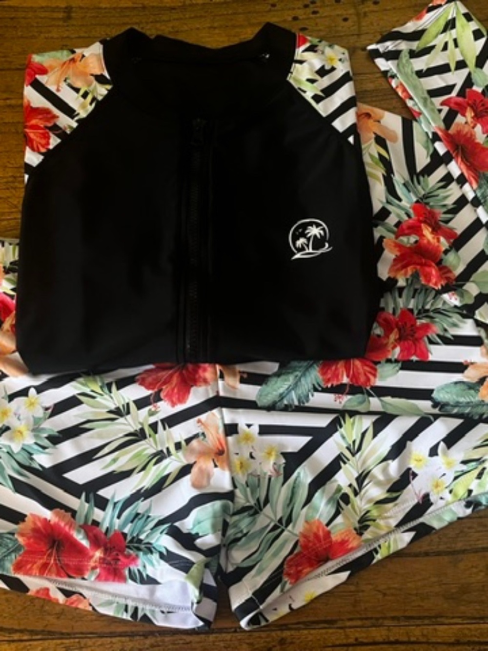 Women's Holipick - L.S. Rash Guard Swimsuit / Short Set - UPF 50 - NWT - XL